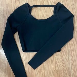 Black long sleeve crop top